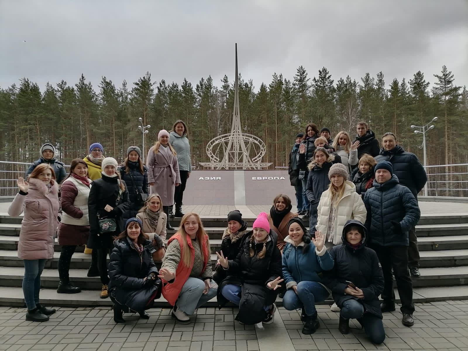 Тур в Екатеринбург из Тюмени (Зоопарк, киностудия, Храм на крови, обзорная)