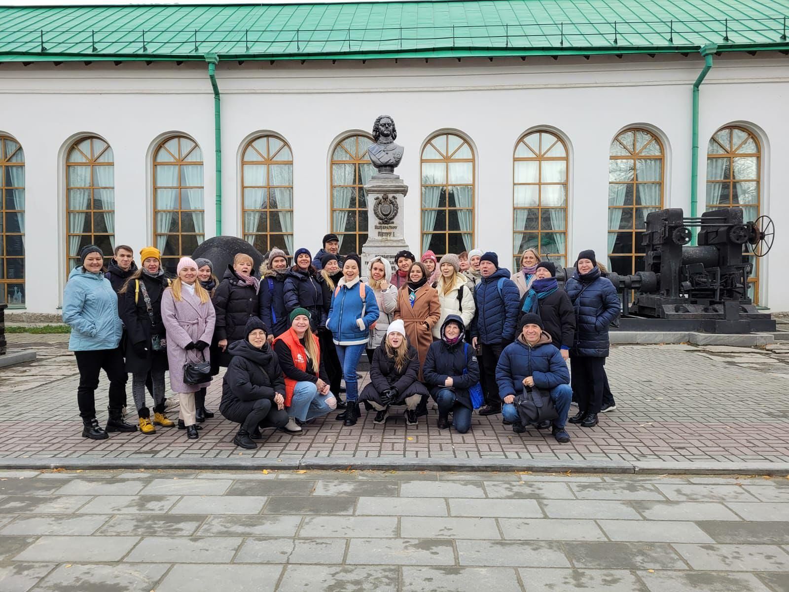 Тур в Екатеринбург из Тюмени (Зоопарк, киностудия, Храм на крови, обзорная)