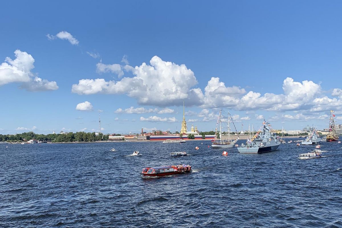 река Нева с видом на Петропавловскую крепость