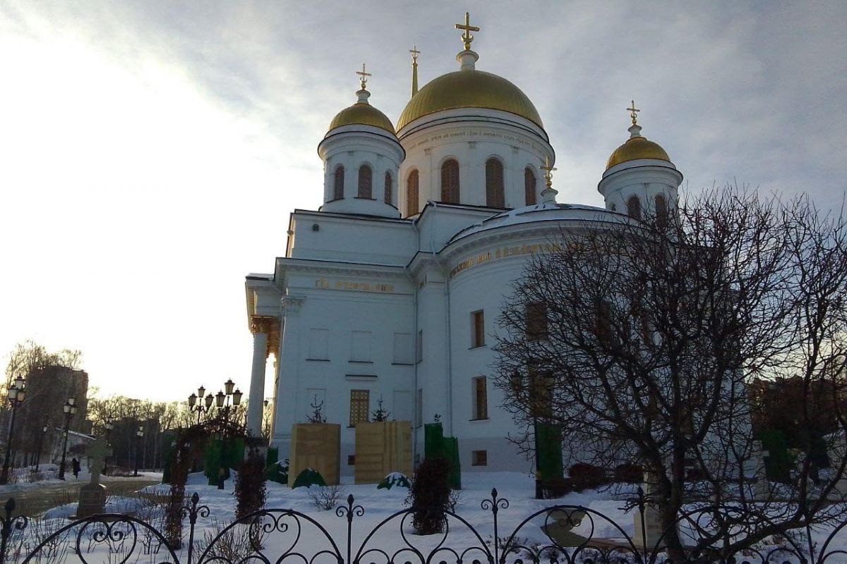 Екатеринбург. Погружение в историю династии Романовых. (Ганина Яма, Ново-тихвинский Монастырь, Храм, Екатеринбург, завтрак и обед). Тур из Тюмени.